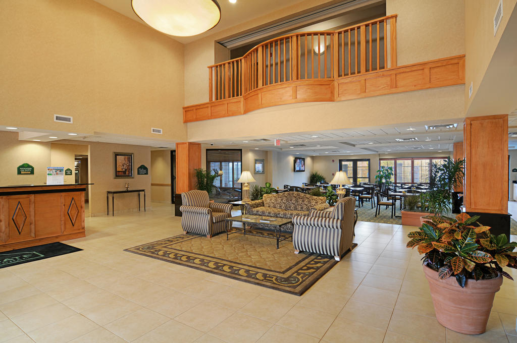 Wingate By Wyndham Lagrange Hotel Interior photo